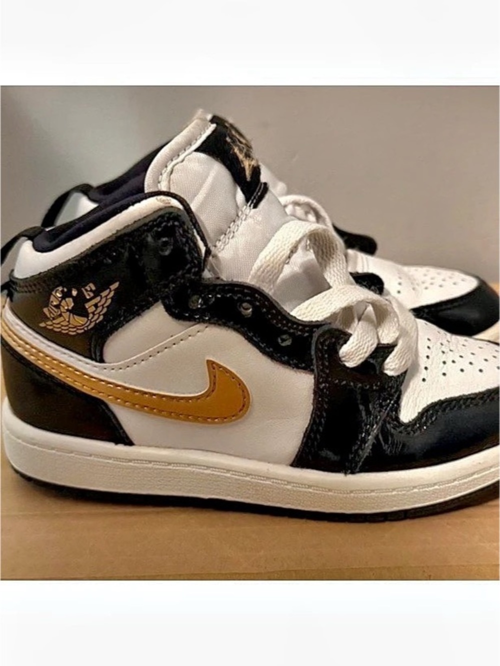 Nike Air Jordan 1 High-Top Sneakers in White & Black Like New